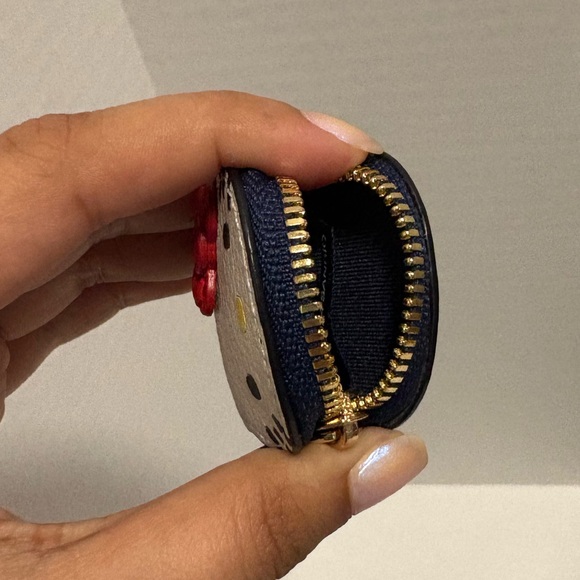 Hello Kitty Keychain with Red Bow - Picture 3 of 3